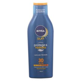 Leche Solar Protege & Hidrata Nivea SPF 30 (200 ml) 30 (200 ml) Precio: 13.50000025. SKU: S0542409