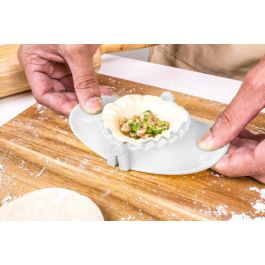 Molde para empanadillas de plástico 19x11x3.2 cm - Quttin (24 Unidades) Molde para empanadillas de plástico 19x11x3.2 cm - Quttin (24 Unidades)