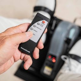 Pedaleador Eléctrico Asistido para Piernas y Brazos con Esterilla y Mando Velora 3000 InnovaGoods