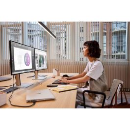 HP 727pu Monitor Profesional QHD Thunderbolt 4 de 27 pulgadas Serie 7 Pro con Colores Vívidos y Conectividad Fluida