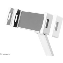 Neomounts DS15-545WH1 Soporte de tablet universal con movimiento completo y abrazadera de escritorio para tablets de 4.7"-12.9", blanco