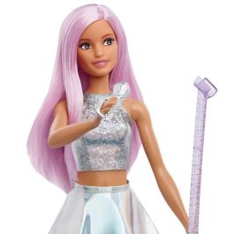 Barbie JCW42 Muñeca Estrella del Pop con Atuendo Brillante, Pelo Rosa Largo y Micrófono para Niños +3 Años Barbie JCW42 Muñeca Estrella del Pop con Atuendo Brillante, Pelo Rosa Largo y Micrófono para Niños +3 Años
