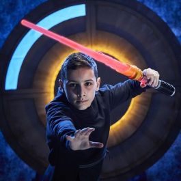 Star Wars G0727 Sable de Luz Squad con Cristal de Poder - 7 Colores y Efectos de Sonido Intercambiables