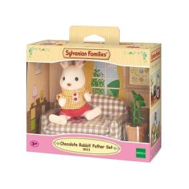 Sylvanian Families 5013 Papa Rabbit Chocolate y Salón: Figura de Conejo con Sofá, Planta, Pintura y Accesorios Decorativos, Edad +4 años