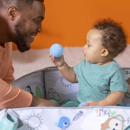 Bright Starts Tapete de Juego 5 en 1: Gimnasio y Piscina de Pelotas para Bebé, Evolutivo y Tropical con Juguetes Interactivos