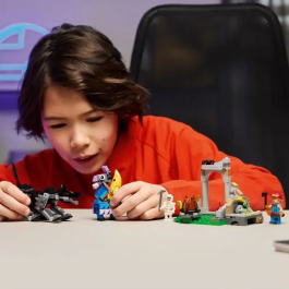 Lego Fortnite 77075 Campamento Plátano y Mecánico Set de Construcción para Niños de 7 Años