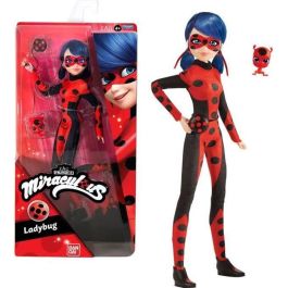 Bandai Miraculous Muñeca Ladybug Maniquí Articulada 26 cm con Traje Original, Ropa Removible y Cabello Estilizable Precio: 32.79000054. SKU: B14ZRZ9MWG