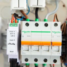 Shelly Pro 3EM 120A WLAN LAN Medidor de Consumo Eléctrico con 3 Pinzas de 120A y BT para Carril DIN