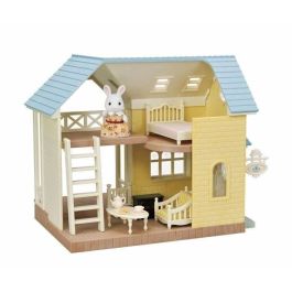 Sylvanian Families SYL5054131056714 - Cabaña con cofre de techo azul, para niños +5 años, muebles incluidos Precio: 56.6900004. SKU: B15Y3KJJLE