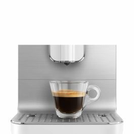 Smeg Cafetera Superautomática BCC11WHMEU Blanca