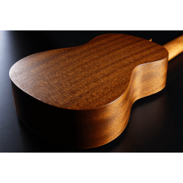 Lag Ukelele Tiki Uku Concierto Sapele poro abierto satinado con funda