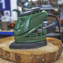 Koma Tools LM-105 Lijadora tipo mouse 105W 12000rpm 230-240V, 141x145 mm, salida aspiración, lija P80, velcro, ergonómica.