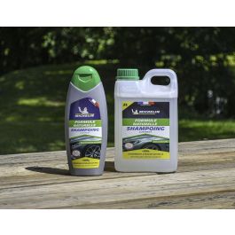 Michelin Champú Brillo 500ml Limpia y Desengrasa Todo Tipo de Pintura Elimina Suciedad Insectos Grasa Biodegradable