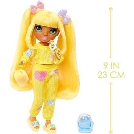 Rainbow High LIT0035051503682 Muñeca de Moda Articulada Junior High Pyjama Party Sunny (Amarillo) 22 cm con Accesorios Rainbow High LIT0035051503682 Muñeca de Moda Articulada Junior High Pyjama Party Sunny (Amarillo) 22 cm con Accesorios