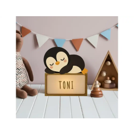 Wondee Vintiun Lámpara Personalizable Pingüino de Madera para Noche Bebé o Niños - Luz Quitamiedos con Carga USB-C y Kit de Letras Precio: 35.50000003. SKU: B1AWSNDAS8