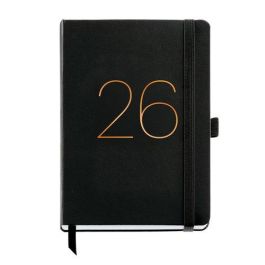 Agenda Anual (2026) Catalan Miquelrius Basic Chester Cosida Tapa Simil Piel Con Goma Plus 155X213 D/P Negre Precio: 17.95000031. SKU: B15XMW2PTN