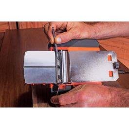 Cepillo eléctrico 710w bew712-qs black+decker