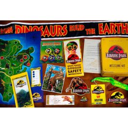 DOCTOR COLLECTOR Replica caja metal Jurassic Park Welcome Kit Standard - Kit coleccionista con 10 accesorios