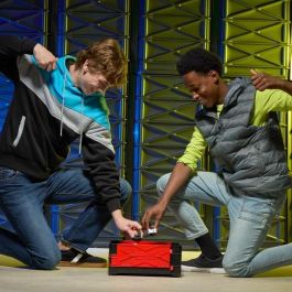 HASBRO Estadio Arena de Combate Beystadium Portátil Beyblade X - Plegable y Transportable para Batallas