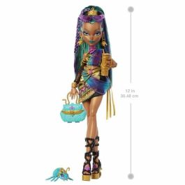 Monster High JDR48 - Muñeca Nefera de Nile - Con Lavish y 7 Accesorios de Moda para coleccionistas