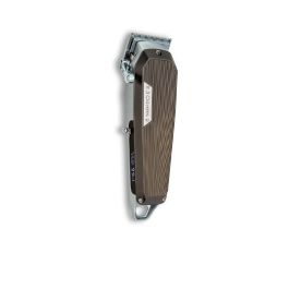 Cortapelos Profesional Inalámbrico Tres Claveles - 7500 rpm, Cuchilla Profesional, Pantalla LED, Batería Li-ion 2500 mAh, Incluye 6 Peines Precio: 47.59000059. SKU: B1DRQMK985