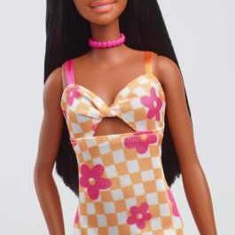 Barbie Fashionista Hyt91 Muñeca Alta con Vestido Midi de Cuadros Naranja y Flores Rosas