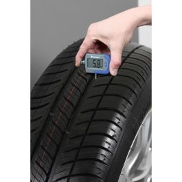 Michelin Monitor de Presión Neumáticos y Medidor de Desgaste Digital para Ruedas, Precisión 0.01 bar, Rango 0.35-7 bar Michelin Monitor de Presión Neumáticos y Medidor de Desgaste Digital para Ruedas, Precisión 0.01 bar, Rango 0.35-7 bar