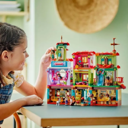 Lego 43245 Disney Encanto La Casa Mágica de Madrigal Juguete con Muñeca Mirabel
