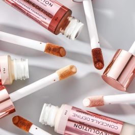 Revolution Make Up #F9 CONCEAL & DEFINE Base de Maquillaje Cobertura Total, Acabado Semi-Mate, Vegana, Sin Aceites, 23ml