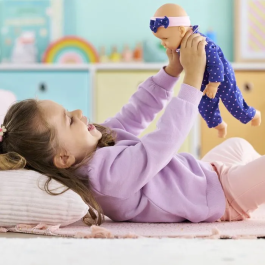 Corolle Muñeca Bebé Baby Cuddles Capucine con Osito de Peluche 30 cm COR4062013100913 para Edad a partir de 18 Meses