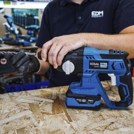 Koma Tools 20v-mp-k Martillo Percutor 20V Kit con 1 Batería 4.0Ah y Cargador, SDS+, 1.8J, 3 Funciones, Hormigón 20mm, 3 Brocas SDS