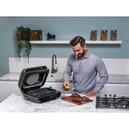 Ninja AG551DE Foodi MAX Parrilla & Freidora de Aire Caliente 5.7L, Hornea, Asa, Deshidrata, Negro/Gris