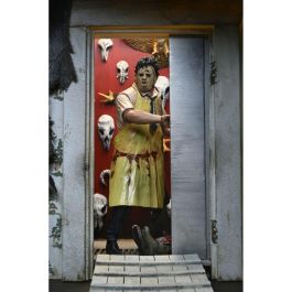 NECA Figura Leatherface 50th Anniversary La Matanza de Texas 18cm articulada con motosierra, martillos, pinzas y cabezas extras