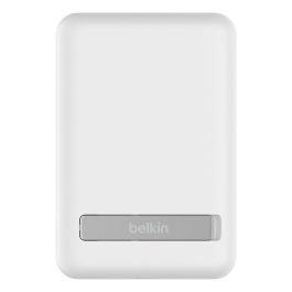 Belkin Power Bank Cargador Inalambrico 5000 mAh con USB-C, Carga 7.5W iPhone, Pie Retráctil, Blanco
