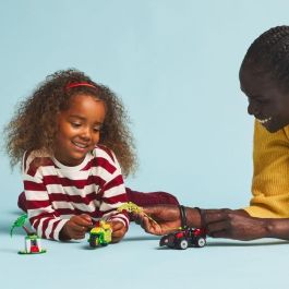 Lego Spidey Juego de Construcción Spin y Electro: Duelo de Vehículos Dinosaurio para Niños a partir de 4 Años