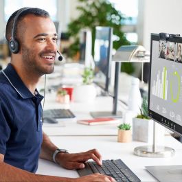 Logitech C270 Webcam HD 720p con Micrófono Integrado y Ajuste de Luz para Videollamadas Claras