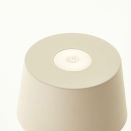 Brilliant BRI4004353449116 Lámpara de Mesa JONA LED 2W Metal IP44 Beige Brilliant BRI4004353449116 Lámpara de Mesa JONA LED 2W Metal IP44 Beige