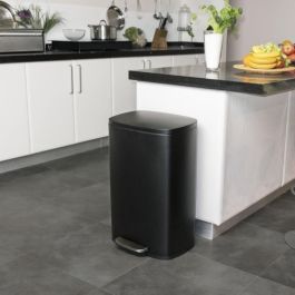 Kitchen Move ADMIRAL Papelera de Cocina con Pedal 50L, Acero Inoxidable Negro Mate, Rectangular, con Cubo Interior y Protección Suelo Kitchen Move ADMIRAL Papelera de Cocina con Pedal 50L, Acero Inoxidable Negro Mate, Rectangular, con Cubo Interior y Protección Suelo