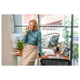 HP Teléfono IP Poly Edge E550, Teléfono IP con pantalla IPS de 5 pulgadas, Negro, 12 líneas