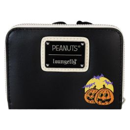 Loungefly Cartera/Billetera Snoopy Mummy Piel Vegana con Cremallera, Detalles Bordados/Relieve, 4 Ranuras Tarjetas, 12.5x10cm