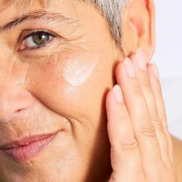 Topicrem MELA Sérum Iluminador Antimanchas 30 ml - Tratamiento Facial Hidratante para Piel Radiante y Uniforme