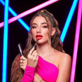 L'Oréal Paris COLOR RICHE Volume Puro Power by Lola Lolita #346 Labial Matte Nude Independiente