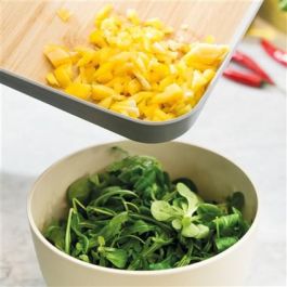 Berghoff 3950088 Tabla de Cortar de Bambú con Ángulo Recogedor