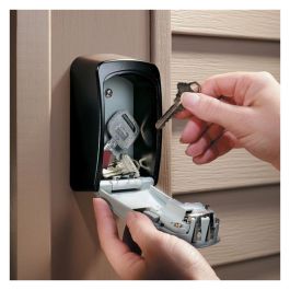 Master Lock Caja de Llaves Segura con Combinación 4 Dígitos, Montaje en Pared, Resistente a la Intemperie, Formato M, Ideal para Airbnb