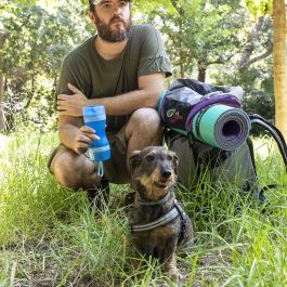 Botella con Depósito de Agua y Comida para Mascotas 2 en 1 Pettap InnovaGoods