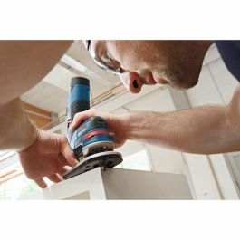 Bosch GKF 12V-8 Fresadora de cantos a batería 12V, incluye pinza y llave. Diseño ergonómico, 13000 RPM, boquilla 8mm.