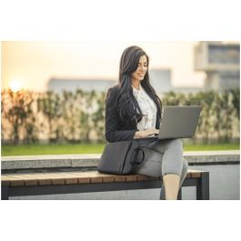 Kensington Funda ECO-FRIENDLY 14" Negro K60103WW para portátil, reciclada, con bolsillos y correa ajustable