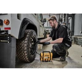 DeWALT DCC018N - Compresor de aire compacto sin cable 11 bar 2,5 kg para uso portátil y eficiente