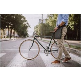 Kensington Funda ECO-FRIENDLY 14" Negro K60103WW para portátil, reciclada, con bolsillos y correa ajustable