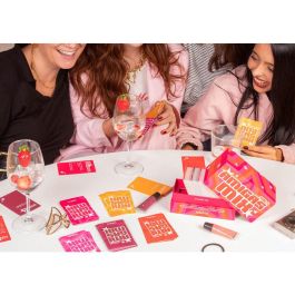 HELLOFUN! Juego Amigas Mix Español para Mujeres +18 Años: Confesiones, Retos y Preguntas para Noches de Chicas